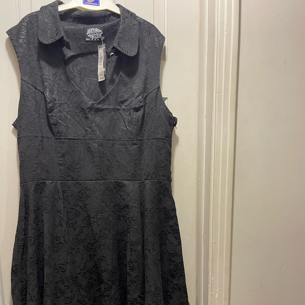 Hot Topic Black Floral rose Midi Dress